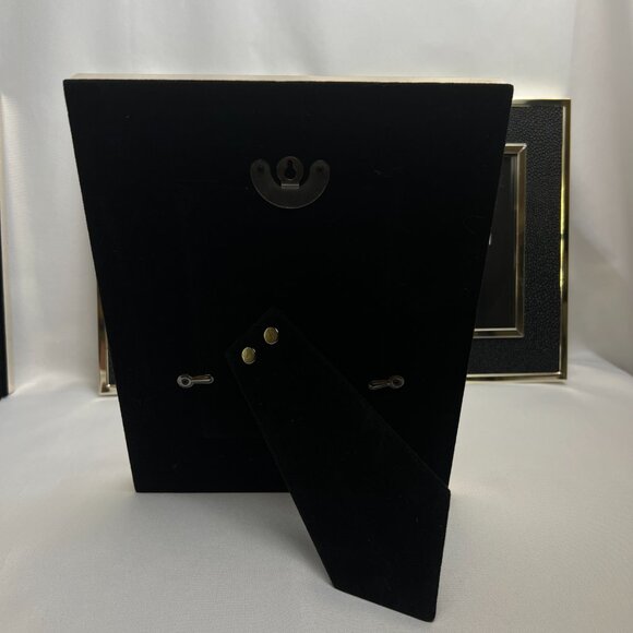 Tahari Frames Set of Four NEW Black & Silver 4x6 Photos Black Velvet Backing - Picture 3 of 11